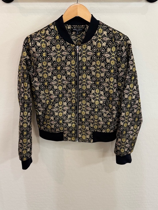 Romeo & Juliet Couture Jackets & Blazers - Romeo & Juliet Couture Black and Gold Jaquard Woven Bomber Jacket Size Medium
